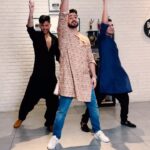 Aly Goni Instagram - SANU JUMME DI NAMAAZ JINNA CHA , VE MAHIYA TENU VEKHAN DA🤍 Had so much fun shooting this reel🤟 Keep making your reels on #JummeDiNamaaz💯 @alygoni @ashishbhatiaofficial @timesmusichub #JummeDiNamaaz #alygoni #outnow #listennow #tuneinnow #dhruvmalik #alygonitheyouthicon #timesmusic #alygoniforever #alygonifanclub #surbhijyoti #surbhijyotilove #surbhijyotifan #surbhijyotifans #surbhijyoti_fans #jummahmubarak #jumma #newsongalert #dhruvmalik #punjabi #punjabisongs