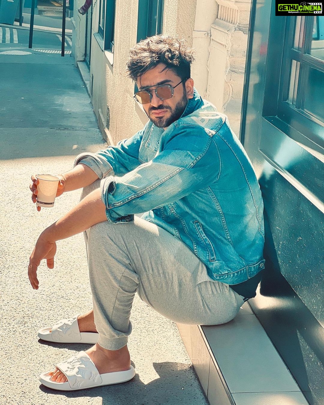 Aly Goni Instagram - Please don’t talk to me before my morning coffee.. 🧟♂️