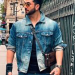 Aly Goni Instagram - “ Yun toh Apne aap mein ghum the.. Sach toh yeh hai waha bhi Tum the”.. ✨ 🎭