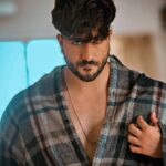 Aly Goni Instagram - “ Tere do din wale fame ka Chaska nahi hai” 🎭🤫🔝 📷 @bbhupi25