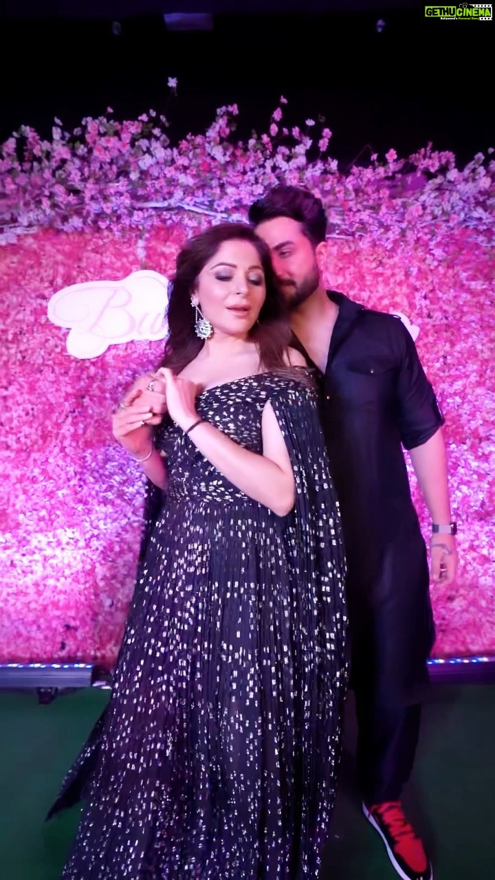 Aly Goni Instagram - loveddd the song 😍 #BuheBariyan @kanik4kapoor @saregama_official