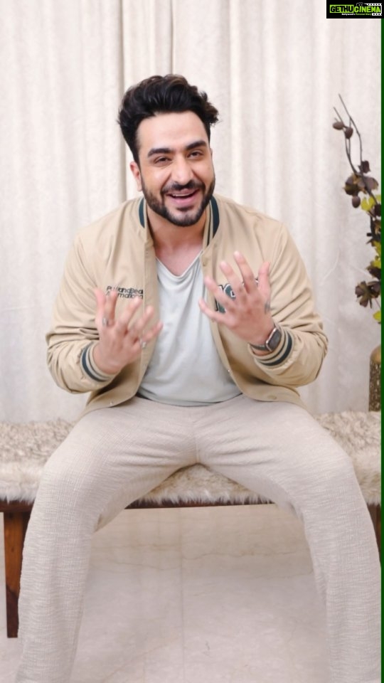 Aly Goni Instagram - #ContestAlert Bhaiyon aur Beheno, Meesho Arrey Waah League lekar aaya hai its 2nd challenge! Yeh shandar league me hai total 4 challenges jismein aapko milenge contests, savings aur prizes bhi! Leaderboard ke mutabik hum 6th rank par hai BUT picture abhi baaki hai mere dost! Let's aim to be no.1! Dance khulke and join me by following these steps: 1) Follow the @meeshoapp 2) Humare team anthem pe dance karo by selecting the audio box at the bottom right of my reel and tag our team #LucknowSaverKings! Aur bas, apna video upload karo exactly meri tarah dance karke aur pao mauka jeetne ka Match Tickets, Meet & Greet, IPL Official Merchandise, Vouchers upto Rs.500. Aur, Sabse achi videos Meesho ke page pe bhi feature ho sakti hai. @alygoni #MeeshoArreyWaahLeague #MeeshoArreyWaah #ArreyWaah #ArreyWaahLucknow #MAWL #Meesho #MeeshoApp #Lucknow