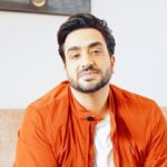 Aly Goni Instagram - Howzat par bano Fantasy cricket ka Boss, aur faltu apps ko karo Vote out. First game free waali immunity, aur 3000 ke bonus wala welcome, toh bas @officialhowzat par team banao aur paise kamao. Visit: howzat.com #WinBig #WinOnHowzat #T20 #Cricket