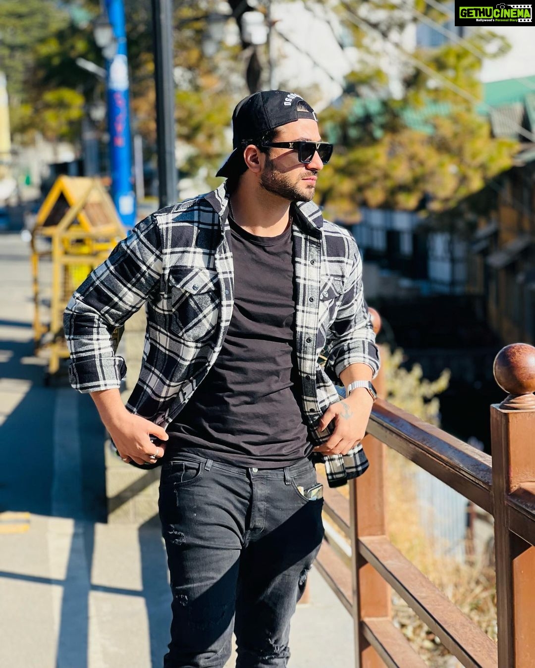 Aly Goni Instagram - “Mil sake jo asaani se, Uski khwahish kisse hai , Zidd toh uski hai jo mukaddar mein likha hi nahi” 🎭✨ #Alygoni