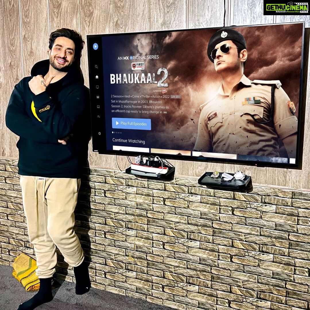 Aly Goni Instagram - Someone had recommended this show last year and I had absolutely loved the plot and acting in Bhaukaal, Season 1. Have been waiting for another season since, and finally, #Bhaukaal2 is here! I’m all set to binge-watch it with @jasminbhasin2806 on @mxplayer for free. #PhirMachegaBhaukaal