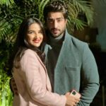 Aly Goni Instagram - Happy new year to y’all ❤️✨ Allah aap sab ko yeh naye saal bohot saari khushiya de Ameen 🤍#aboutlastnight #family