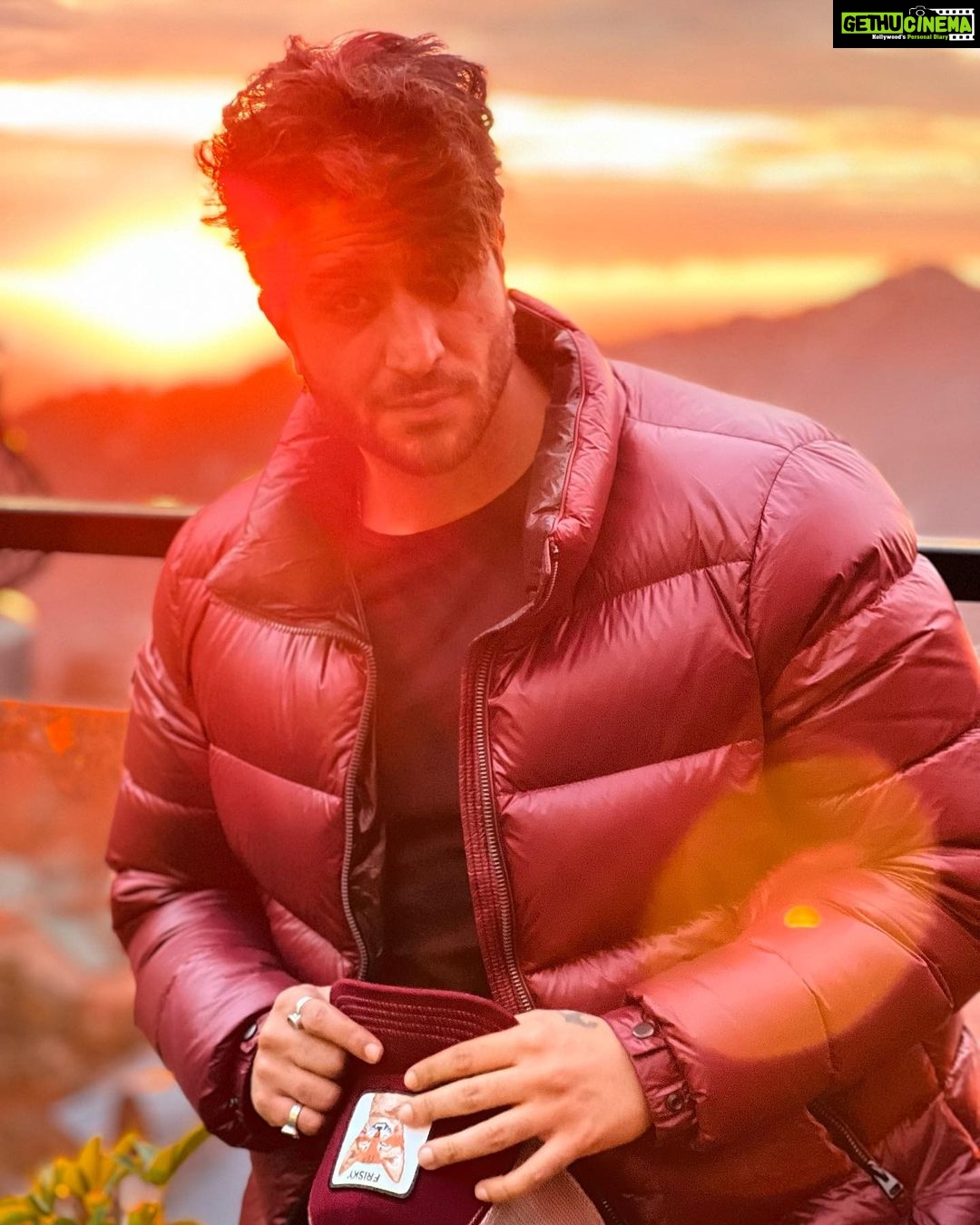 Aly Goni Instagram - “ seh lu toh qayamat, Keh du toh bagawat “ 🎭