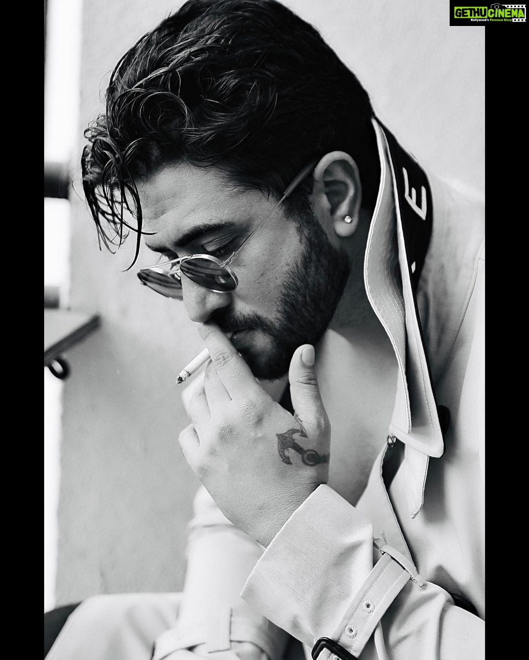 Aly Goni Instagram - Be valuable,not available..✨ 🎭 🚭 📸- @bbhupi25