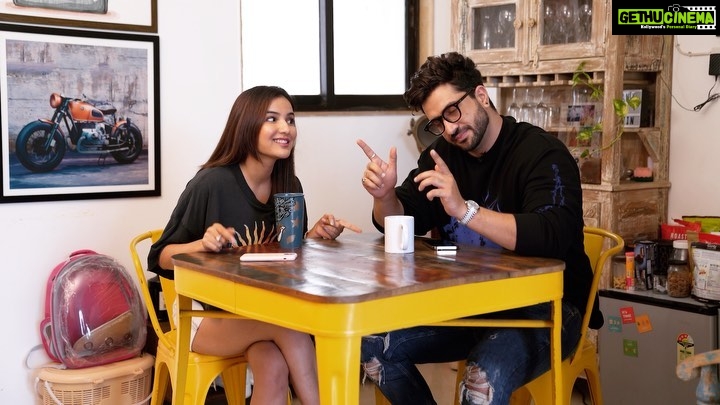 Aly Goni Instagram - Sabse important benefit toh yehi hai ke you can get a one up on your partner and get out of sticky situations ๐ Apart from that, there's - One-tap Payments - Upto 10k Easy Credit - Money Tracking - 25k+ online stores And convenience toh free hai! #Ad #PayLater #FreechargePayLater #Freecharge #OneTapPayment #SmallExpenses #PersonalFinance #buynowpaylater #paylater #shopnowpaylater #spendnowpaylater