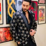 Aly Goni Instagram - Black is love 🖤 Styledby: @stylebysugandhasood Outfitby: @bharat_reshma