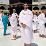Aly Goni Instagram - Allhamdulillah 🤲🏻❤️ #Umrahwithakt Masjid Al Haram Makkah - مسجد الحرام مكه المكرمه