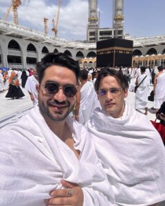 Aly Goni Instagram - Allhamdulillah 🤲🏻❤️

#Umrahwithakt