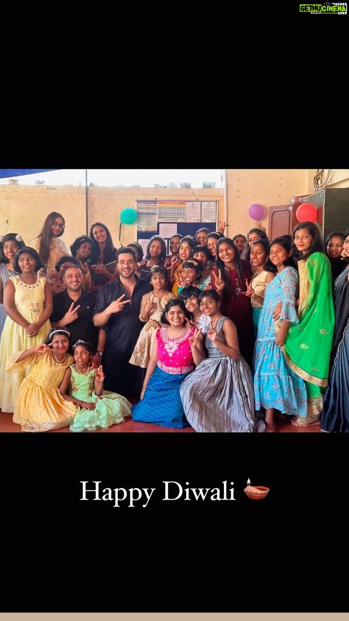 Aly Goni Instagram - Iss baar Diwali celebrate karne ka mann nahi tha toh socha kyun nahi apne bacho ke saath celebrate karen..They are our source of happiness I feel happiest around them @desire_society ❤️ We missed u nanu bhaiya I know u are around us and loving it ❤️ we love you