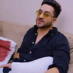 Aly Goni Instagram - When we choose our clothes so wisely, then why are we not similarly attentive towards our daily transactions? One online scam, and all your hard earned money can be gone! To make sure this doesn’t happen, I only use @AirtelPaymentsBank account for all my daily transactions because it comes with an extra layer of security of #AirtelSafePay where no money leaves my account without my approval. So now, I can take care of my money from anywhere and everywhere. Download the #airtelThanks App today and open the #AirtelPaymentsBank account from the comfort of your home, with just a simple video call. . . . . . . #DigitalBank #Ad