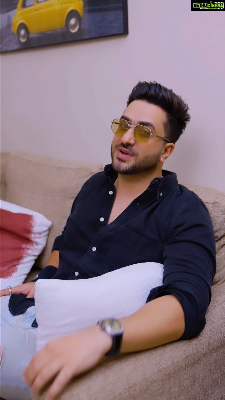 Aly Goni Instagram - When we choose our clothes so wisely, then why are we not similarly attentive towards our daily transactions? One online scam, and all your hard earned money can be gone! To make sure this doesn’t happen, I only use @AirtelPaymentsBank account for all my daily transactions because it comes with an extra layer of security of #AirtelSafePay where no money leaves my account without my approval. So now, I can take care of my money from anywhere and everywhere. Download the #airtelThanks App today and open the #AirtelPaymentsBank account from the comfort of your home, with just a simple video call. . . . . . . #DigitalBank #Ad