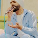 Ammy Virk Instagram - Chann sitaare ❤️ Kive laggeya sajjno gaana? Tag your loved one guyz ❤️