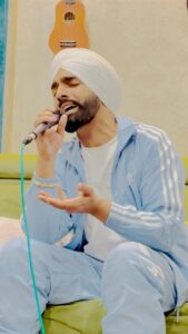 Ammy Virk Instagram - Chann sitaare ❤️
Kive laggeya sajjno gaana? 
Tag your loved one guyz ❤️