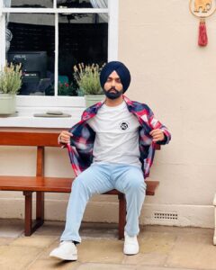 Ammy Virk Instagram - "We're all a little weird. And life is a little weird. And when we find someone whose weirdness is compatible with ours, we join up with them and fall into mutually satisfying weirdness and call it love -true love."