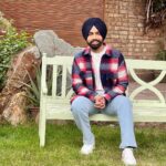 Ammy Virk Instagram - "We're all a little weird. And life is a little weird. And when we find someone whose weirdness is compatible with ours, we join up with them and fall into mutually satisfying weirdness and call it love -true love."