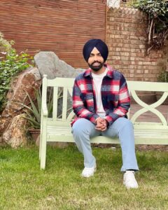 Ammy Virk Instagram - "We're all a little weird. And life is a little weird. And when we find someone whose weirdness is compatible with ours, we join up with them and fall into mutually satisfying weirdness and call it love -true love."