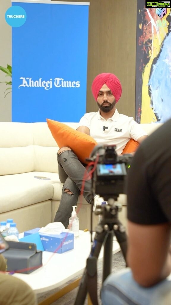 Ammy Virk Instagram - @ammyvirk today at @khaleejtimes office for the interview before the show for the final touch. Are you guys ready ??? Also we’re so happy to announce that the tickets has been sold out! Thank you everyone for the support. We will make sure tomorrow’s is the biggest musical night ever in Dubai🤩🇦🇪 See you at World Trade Centre Dubai from 9 PM Onwards😁🎫 Dubai, United Arab Emiratesدبي