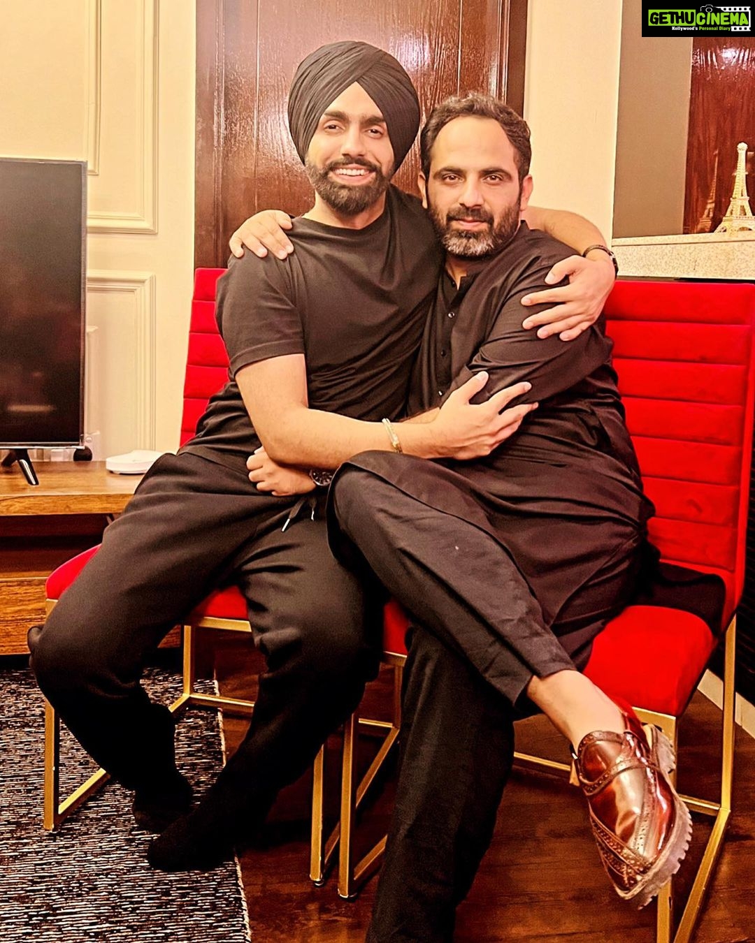 Ammy Virk Instagram - Dream come true ❤️❤️❤️❤️ @tehzeebhaafi saaab bhaji bahut bahut pyaaar ❤️❤️❤️