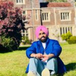 Ammy Virk Instagram - Annhi dea mazaak ae…❤️… Trailer will be out on 6th april at 6pm… jni k parson shama nu ❤️….. We love u sajjno ❤️.. @rakeshdhawan_