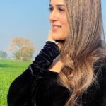 Ammy Virk Instagram - ਜੇ ਮੈਨੂੰ ਰੱਬ ਨੇ ਹੁਸਨ ਦਿੱਤਾ ਰੱਜ ਕੇ ਵੇ ਦੱਸ ਮੈਂ ਕੀ ਕਰਾਂ🤷‍♀️ @ammyvirk #kiranbajwa #ammyvirk @ammyvirk