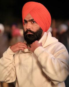 Ammy Virk Instagram - Thank you guyz for your immense love for LAYERS ❤️… next kehre gaane da video kariye?