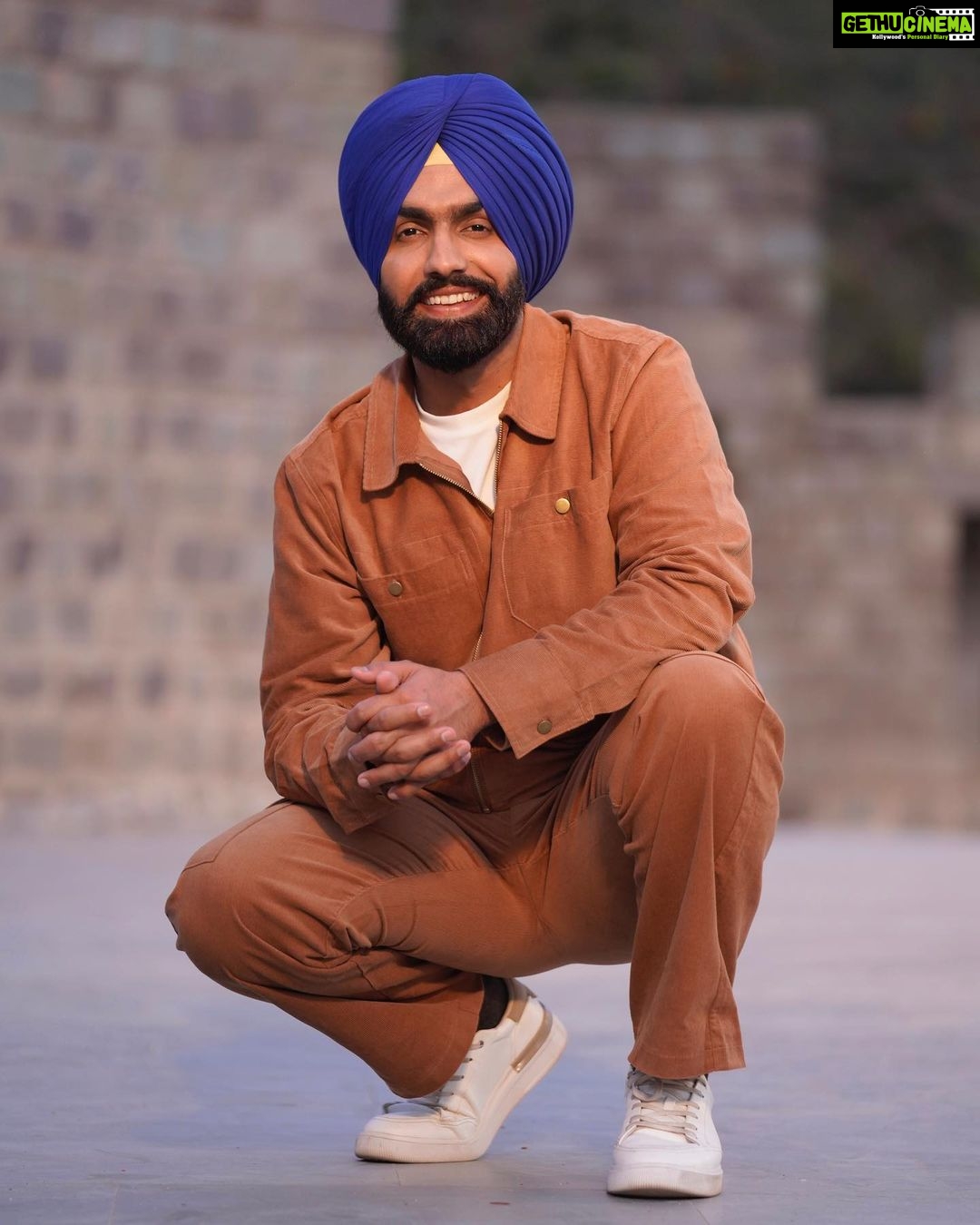 Ammy Virk Instagram - Annhi dea mazaak ae ❤️ First song KUNNDHI MUCCH Will be out day after tomorrow ❤️ Movie releasing on 21st april ❤️ DASTAR @beant_mavi ji wallon sajaayi gyi ae ❤️