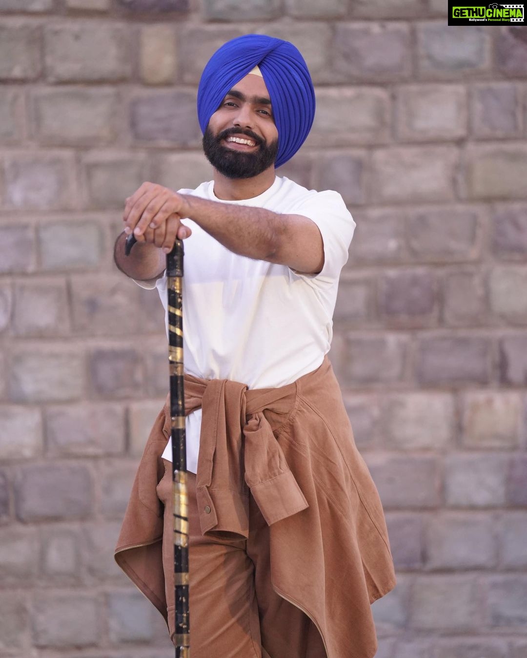Ammy Virk Instagram - Annhi dea mazaak ae ❤️ First song KUNNDHI MUCCH Will be out day after tomorrow ❤️ Movie releasing on 21st april ❤️ DASTAR @beant_mavi ji wallon sajaayi gyi ae ❤️