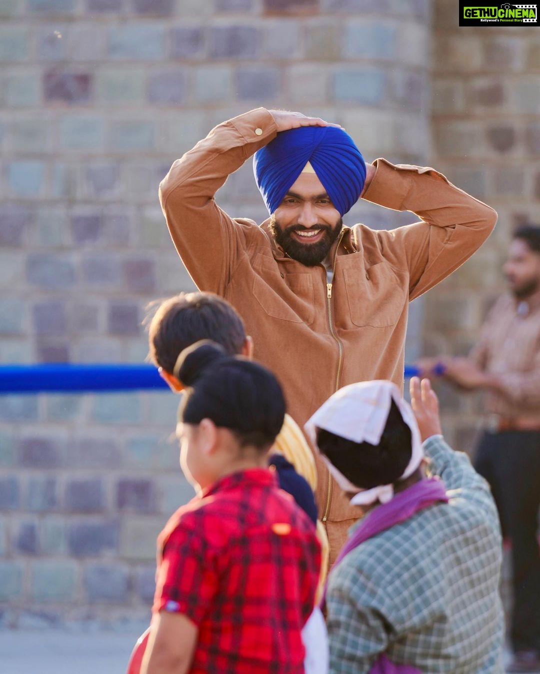 Ammy Virk Instagram - Annhi dea mazaak ae ❤️ First song KUNNDHI MUCCH Will be out day after tomorrow ❤️ Movie releasing on 21st april ❤️ DASTAR @beant_mavi ji wallon sajaayi gyi ae ❤️