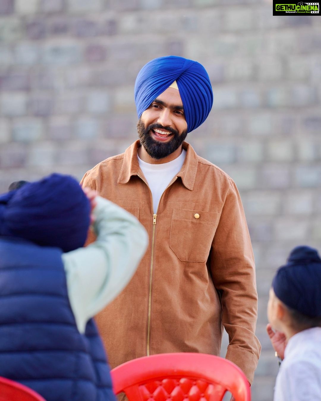 Ammy Virk Instagram - Annhi dea mazaak ae ❤️ First song KUNNDHI MUCCH Will be out day after tomorrow ❤️ Movie releasing on 21st april ❤️ DASTAR @beant_mavi ji wallon sajaayi gyi ae ❤️