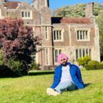 Ammy Virk Instagram - Annhi dea mazaak ae…❤️… Trailer will be out on 6th april at 6pm… jni k parson shama nu ❤️….. We love u sajjno ❤️.. @rakeshdhawan_
