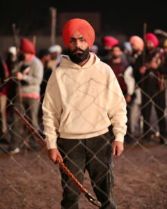 Ammy Virk Instagram - Thank you guyz for your immense love for LAYERS ❤️… next kehre gaane da video kariye?
