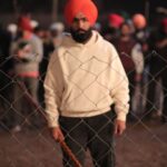 Ammy Virk Instagram - Thank you guyz for your immense love for LAYERS ❤️… next kehre gaane da video kariye?
