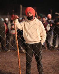 Ammy Virk Instagram - Thank you guyz for your immense love for LAYERS ❤️… next kehre gaane da video kariye?