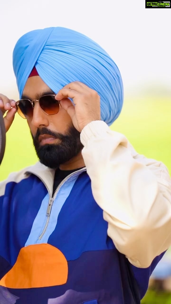 Ammy Virk Instagram - Thank you so much sajjno saade pehle gaane nu ainnna pyaaar den layi… i promise u guyz. Eh movie de saare gaane bahut sohne aaa , next one will be @amrindergill bhaji’s song 😑… ANNHI DEA MAZAAK AE ❤️ Releasing 21st april ❤️