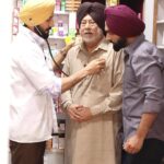 Ammy Virk Instagram - Ki keh rahe o 😂😂😂… Annhi dea mazaaak ae ❤️ releasing worldwise 21st april ❤️… Bahut bahut pyaar @jaswinderbhalla bhaji @binnudhillons bhaji ❤️