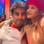 Amrapali Gupta Instagram - When you catch her in a good mood… 🥸wife is always right! you see 🥸 #love #wife #girlfriend #friend #together #fun #holiday #usa🇺🇸 #gordonramsay #toffeeshake #funnyvideos #funnyquotes #reels #instagram