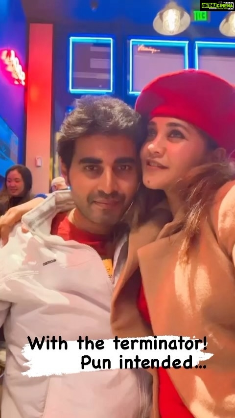 Amrapali Gupta Instagram - When you catch her in a good mood… 🥸wife is always right! you see 🥸 #love #wife #girlfriend #friend #together #fun #holiday #usa🇺🇸 #gordonramsay #toffeeshake #funnyvideos #funnyquotes #reels #instagram
