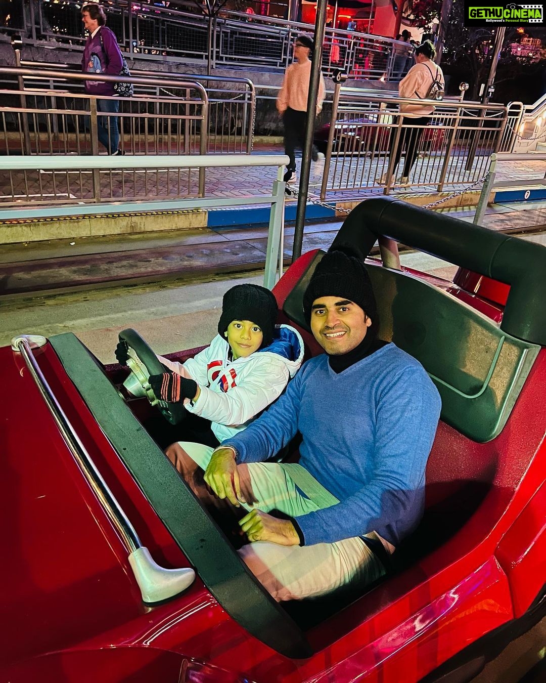 Amrapali Gupta Instagram - Happy New Year… May 2023 be a great year for all mankind !!! Love & Peace to all… #disneyland #anahiem #losangeles #california #usa🇺🇸 #waltdisney #family #magiccastle #love #peace #faith