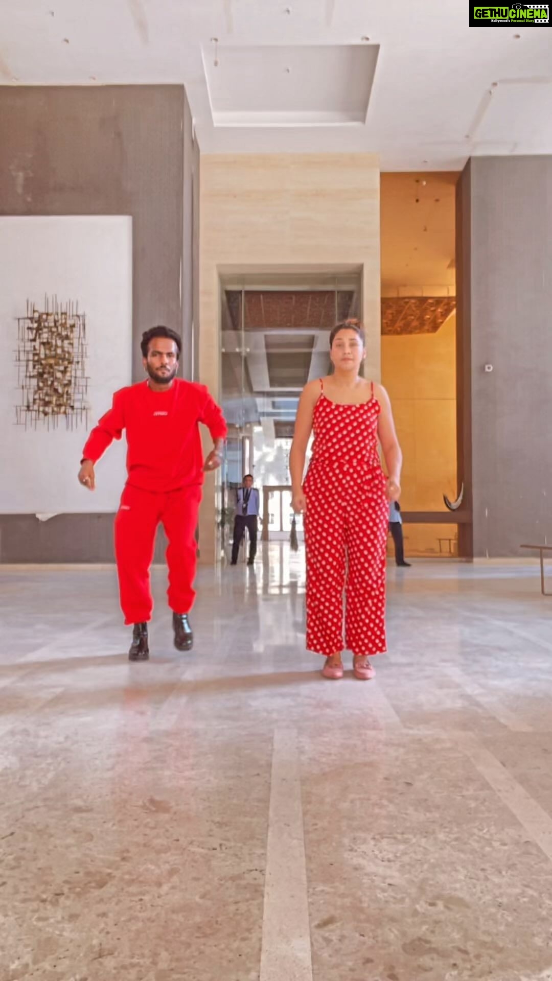 Amrapali Gupta Instagram - Chand pe bhi ..#reelsinstagram #videos #buliding #fun #dance