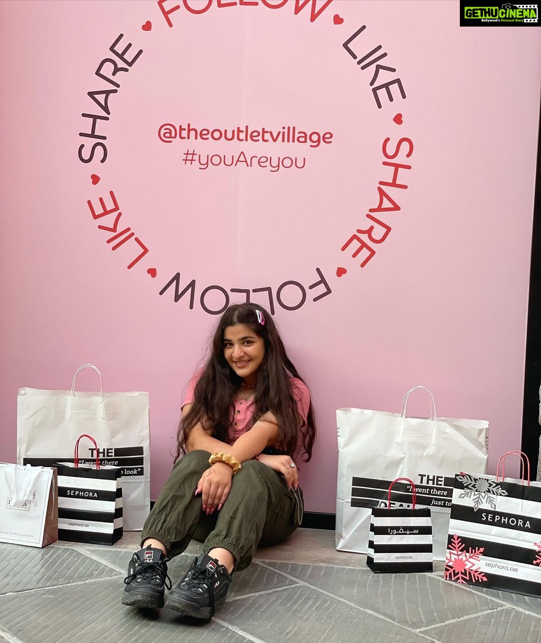 Ananya Agarwal Instagram - because it’s shop o’clock somewhere ✨ The Outlet Village, Dubai Parks & Resorts