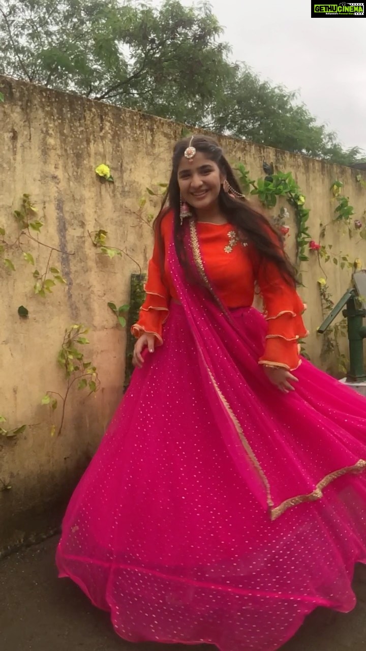 Ananya Agarwal Instagram - 💕find happiness in little things... 💕 . i can NEVER stop obsessing over flowy lehengas!!! also.... my head is spinning now🤯🥲