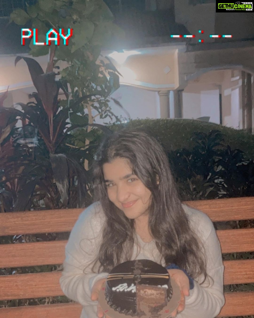 Ananya Agarwal Instagram - the 21st day of the 21st year of the 21st century! belated happy birthday to mee🤍😇