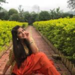 Ananya Agarwal Instagram - leaves are fallingggg! autumn is callingggg⛅️💫