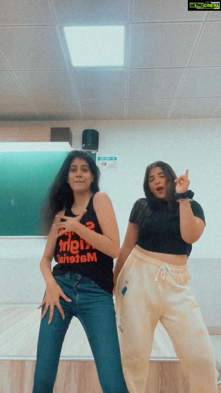 Ananya Agarwal Instagram - I'ma need like two shots in my cup . . . . . . . #aboutdamntime #dancechallenge #dancereels #explorepage #fyp #reelitfeelit #trending #explore #reeltrending #trendingsongs #trendingreels