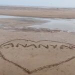 Ananya Agarwal Instagram - went to the beach to watch the sunrise! mad fun!