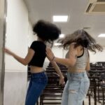 Ananya Agarwal Instagram - I am so obsessed 🤩 . . . . . . #reels #reelsinstagram #lovenwantitichallenge #newchallenge #trendingreels #collegelife #classroomreel #iamsoobbessed #publicdancing #dancereels